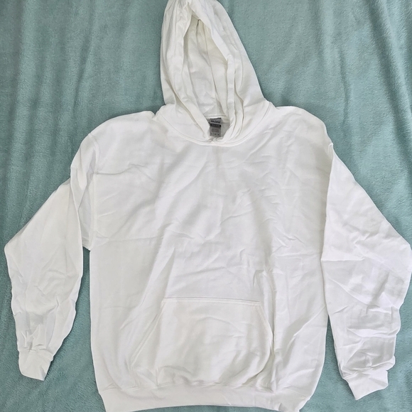 Gildan Sweaters - GILDAN Classic White Hoodie